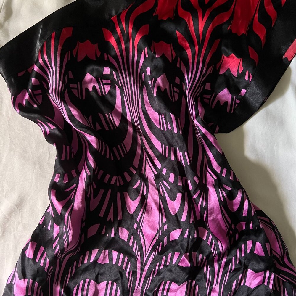 Bebe One-Shoulder Pattern Tank ✰ - Picture 2 of 4